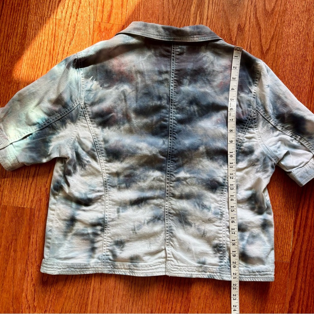 Chico’s Platinum, women’s Tie-Dye Short Sleeve Jean Jacket, size 3 - Picture 7 of 7